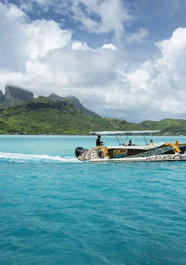 Boat on the lagoon of Bora Bora © Grégoire Le Bacon