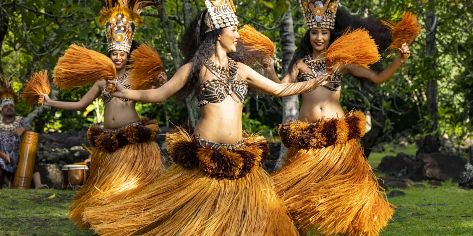 3 Ori Tahiti dancers © Grégoire Le Bacon