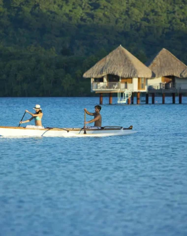 Canoeing in Bora Bora c Tahiti Tourisme