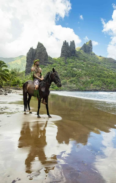 Horseback riding in the Marquesas© Grégoire Le Bacon