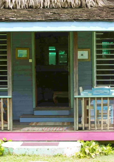 Terrace of a bungalow in Moorea c Tahiti Tourisme