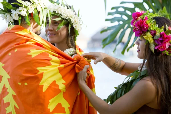 Traditional wedding with tifaifai © Tahiti Tourisme