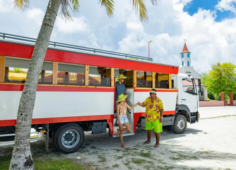 The truck, a warm transport that reflects The Islands of Tahiti - FAKARAVA_©_Grégoire Le Bacon