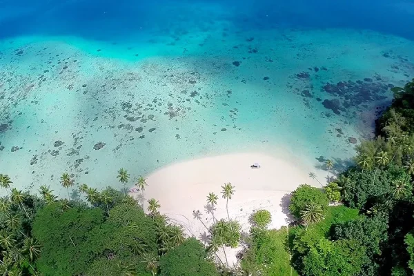 Hana Iti Beach © Huahine - French Polynesia