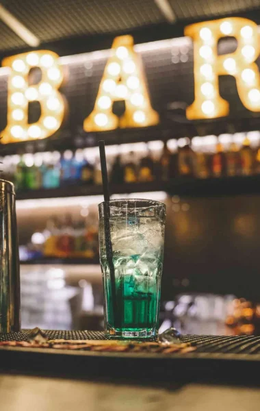 Bar, cocktail & Chill © Overpeek Studio