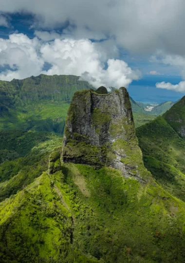 Mountain in Tahiti © Grégoire Le Bacon