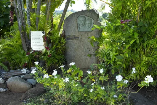 Jacques-Brel's tombstone at Hiva Oa © Tahiti Tourisme (1)