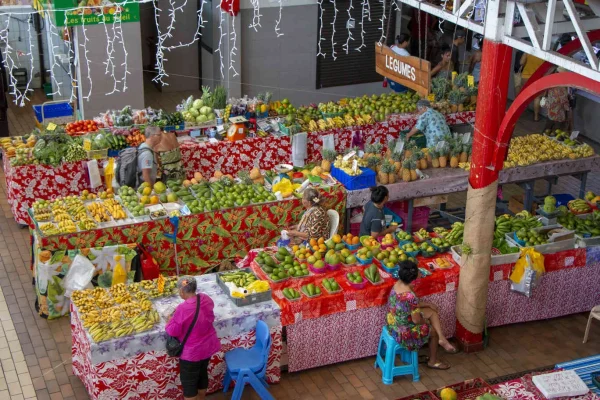 Papeete market and its fruit and vegetable stalls © Massimiliano Cinà