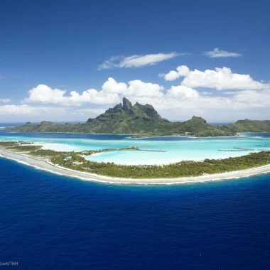 Vue sur le lagon de Bora Bora © Grégoire Le Bacon Tahiti Nui Helicopters