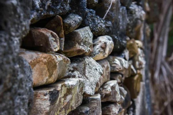 Stones from a marae, a sacred place_©_Teriitua Maoni-