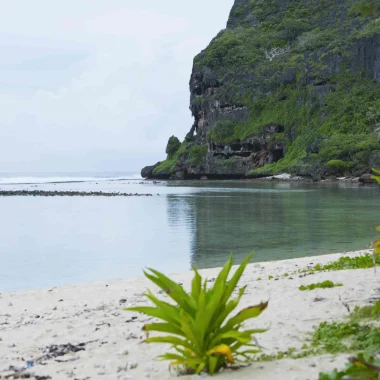 Rurutu beach c Tahiti Tourisme