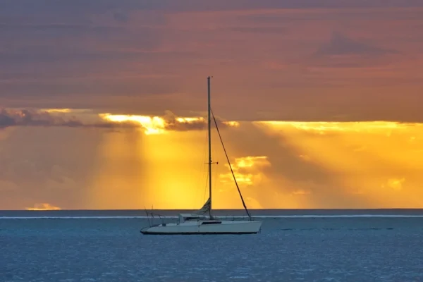 Sailboat and sunset in Bora Bora © Lei Tao