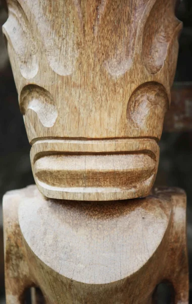 Tiki, wood sculpture © Tahiti Tourisme