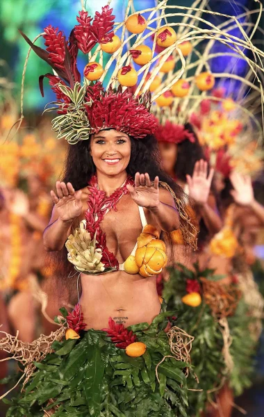 Costume végétale lors d'un Heiva i Tahiti ©Lucien Pesquié